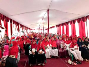 Waras Ajak Ribuan Kaum Ibu Tutup Masa Kampanye dengan Istigosah