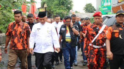 Wali Kota Bekasi Rahmat Effendi bersama Ormas PP