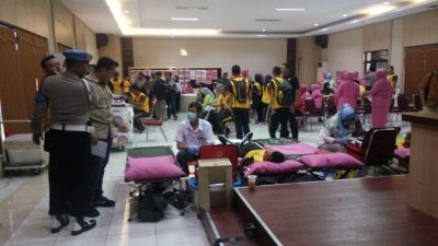 Semarak HUT Bhayangkara ke-73, Polrestro Bekasi Kota Gelar Santunan dan Donor Darah