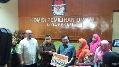 KPU RI Santuni 10 Anggota Keluarga KPPS yang Meninggal di Bekasi Rp 36 Juta