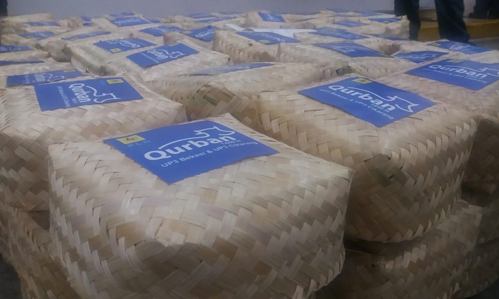 Semangat Berkurban, PLN UP3 Bekasi Distribusikan 759 Kupon Daging Kurban