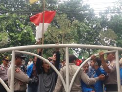 Mahasiswa Bawa 7 Tuntutan untuk DPRD Kota Bekasi yang Baru Dilantik