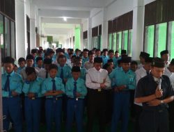 Ratusan Santri di Bekasi Gelar Salat Gaib untuk Mbah Moen