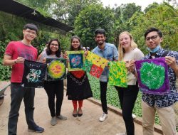 Bekasi Jadi Magnet Pemuda 9 Negara Belajar Membatik