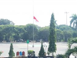 BJ Habibie Wafat, Pemkot Bekasi Kibarkan Bendera Setengah Tiang