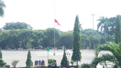 BJ Habibie Wafat, Pemkot Bekasi Kibarkan Bendera Setengah Tiang