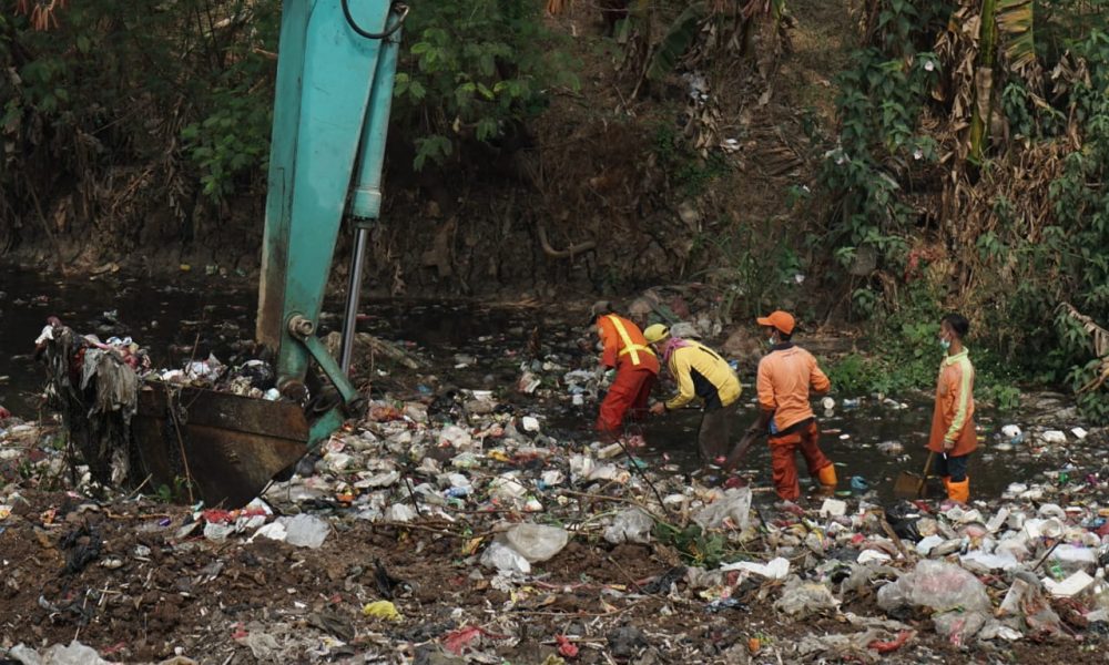 Tumpukan Sampah Kali Jambe Viral di Medsos, Pemkab Bekasi Mulai Berbenah