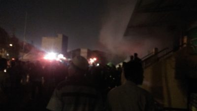 Kepulan Asap jadi Kendala Petugas Pemadam Jinakan Kobaran Api di Pasar Baru Bekasi