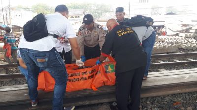 Geger, Pria Tunawisma Tewas di Tengah Rel Kereta Api