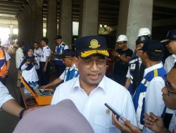 Tinjau Tol Japek, Menhub Berhentikan Truk Logistik Over Load