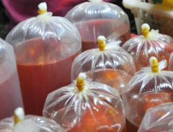 Warga Bekasi Tolak Pengapusan Minyak Goreng Curah