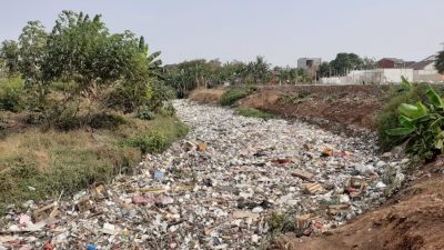 Sampah Kembali Menumpuk di Kali Jambe Bekasi