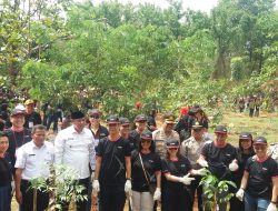 Sukarelawan DBS Tanam 1.650 Pohon Secara Masal di Bekasi