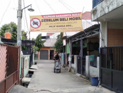 Resah Mobil Parkir Sembarangan, Spanduk ‘Menohok’ Ini Terpasang di Kampung Bulak Macan Bekasi