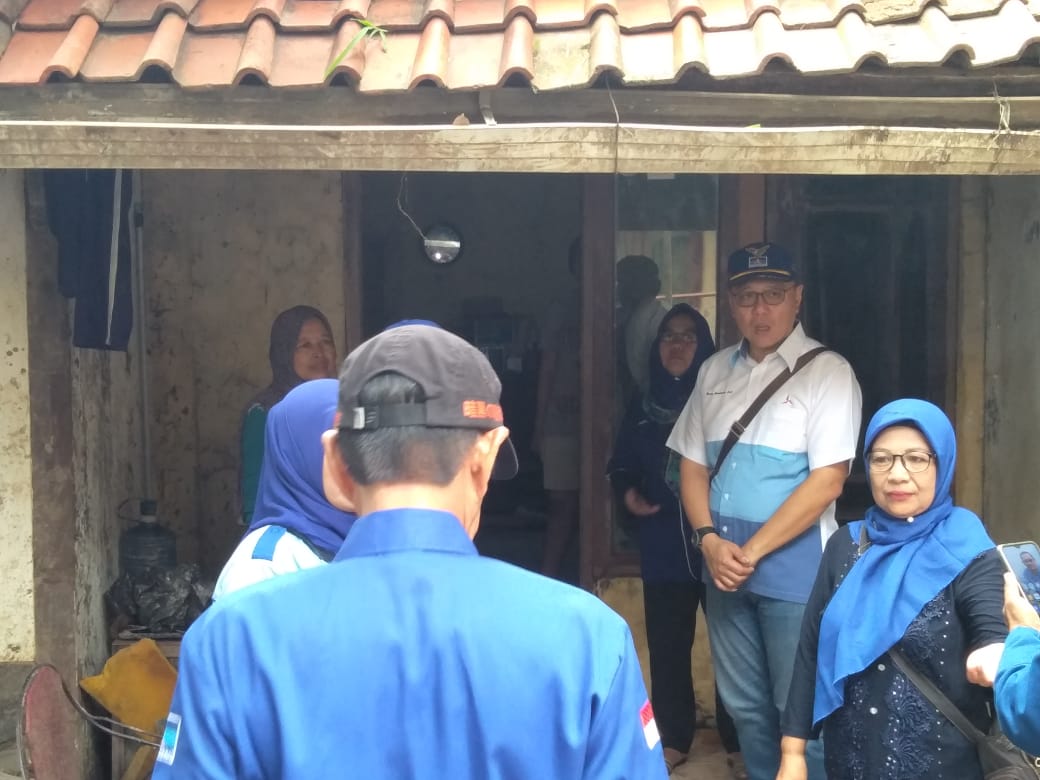 Peduli Korban Banjir, Majelis Ta’lim Ani Yudhoyono Baksos Bareng DPD Partai Demokrat Kota Bekasi   