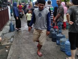 PDAM Mulai Pasok Air Bersih Bagi Korban Banjir di Bekasi