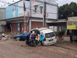 Kisah Jamil Korban Banjir di PGP Bekasi, Harta Benda dan Dua Mobilnya Rusak