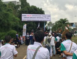 Dipecat, Ratusan Buruh Gruduk Kantor Jalan Tol Lingkar Luar Jakarta