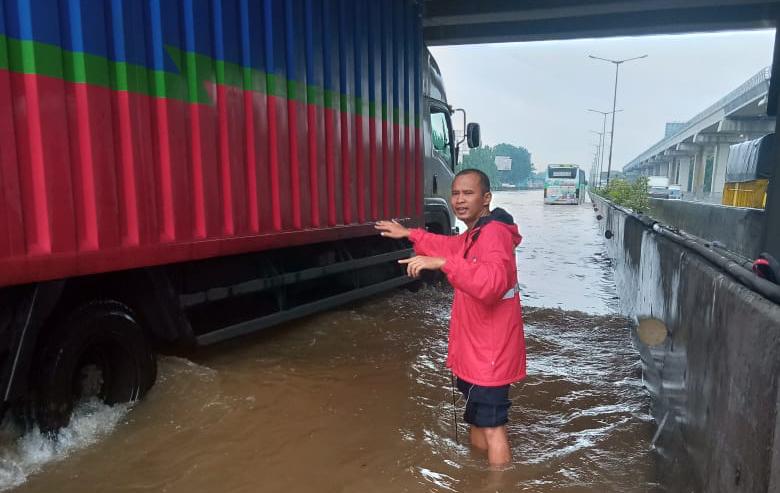 Banjir, Lima Gerbang Tol Japek Ditutup Sementara