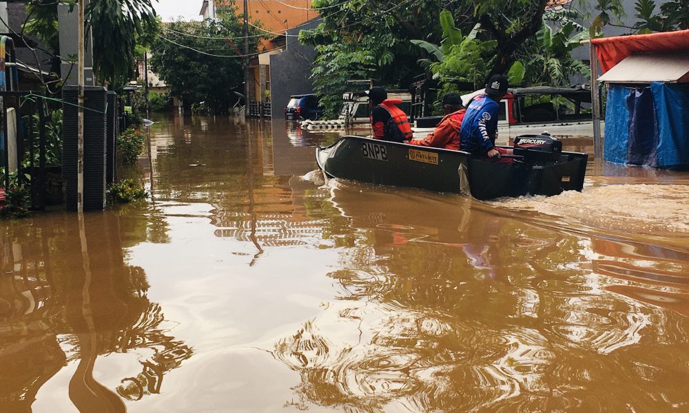 Update Banjir Bekasi Sore Ini, Perum Bumi Nasio Masih Setinggi Satu Meter