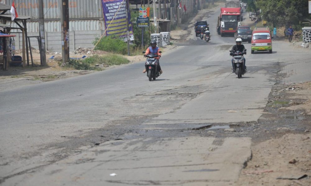 Pelebaran Jalan Cikarang - Cibarusah Kembali Tertunda
