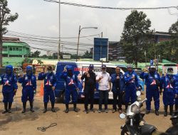 PIA FDP DPR RI Bareng DPC Demokrat Kota Bekasi Semprot Disinfektan di Pusat Keramain, Rumah Ibadah dan Permukiman
