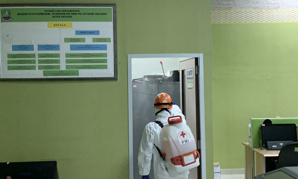 Wabah Corona Menyebar, Permintaan Penyemprotan Desinfektan di Bekasi Tinggi