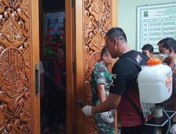 Cegah Corona, Masjid Al Barkah Desinfektan Cairan Disinfectant Sebelum Ba’dah Jumat