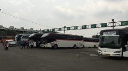 kondisi terminal bekasi sepi dari penumpang, armada juga mengalami penurunan drastis akibat corona