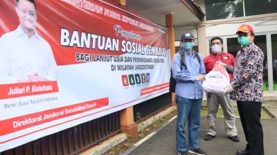 Kemensos Salurkan 11.512 Paket Sembako Bagi Lansia dan Disabilitas di Bekasi