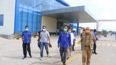 Wali Kota Bekasi Rahmat Effendi saat menyidak dua perusahaan di Medan Satria pada masa PSBB COvid-19