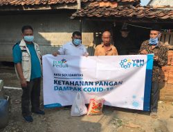 PLN UP3 Cikarang Salurkan 230 Paket Sembako untuk Warga di Desa Sukamahi