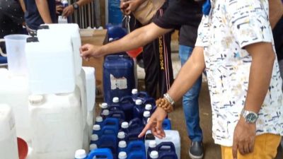 Sukurin! Dua Warga Cikarang Diringkus Gegara Timbun Ratusan Jerigen Hand Sanitizer