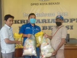 Peduli Insan Pers Dampak Corona, Dewan Fraksi PAN Evi Mafriningsianti Bagi – bagi Sembako