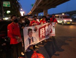 BMI Kota Bekasi Bagikan Ratusan Takjil dan Masker di Chek Point Kalimalang