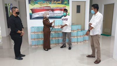 Kejaksaan Bekasi Bagikan Bingkisan Lebaran ke Awak Media