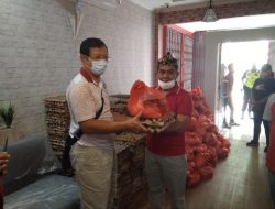 Sukur Nababan Salurkan 10 Ribu Paket Sembako Bagi Warga Miskin di Kota Bekasi