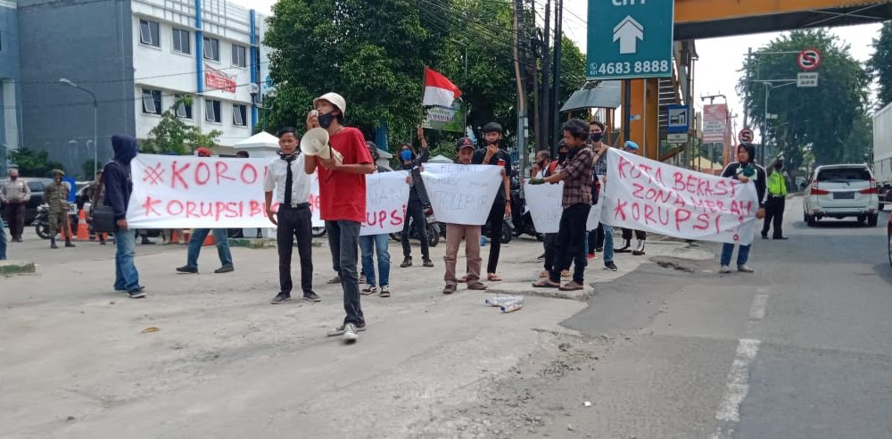 Geruduk Kejari, Massa Aksi Cap Kota Bekasi Zona Merah Korupsi