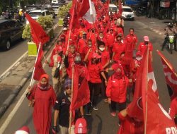 Ratusan Kader PDIP Kota Bekasi Longmarch Minta Polisi Usut Kasus Pembakaran Bendera