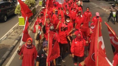 Ratusan Kader PDIP Kota Bekasi Longmarch Minta Polisi Usut Kasus Pembakaran Bendera