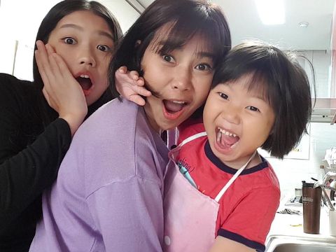 Yanni Kim bersama kedua anaknya. (Foto: dok. pribadi Yannie Kim)