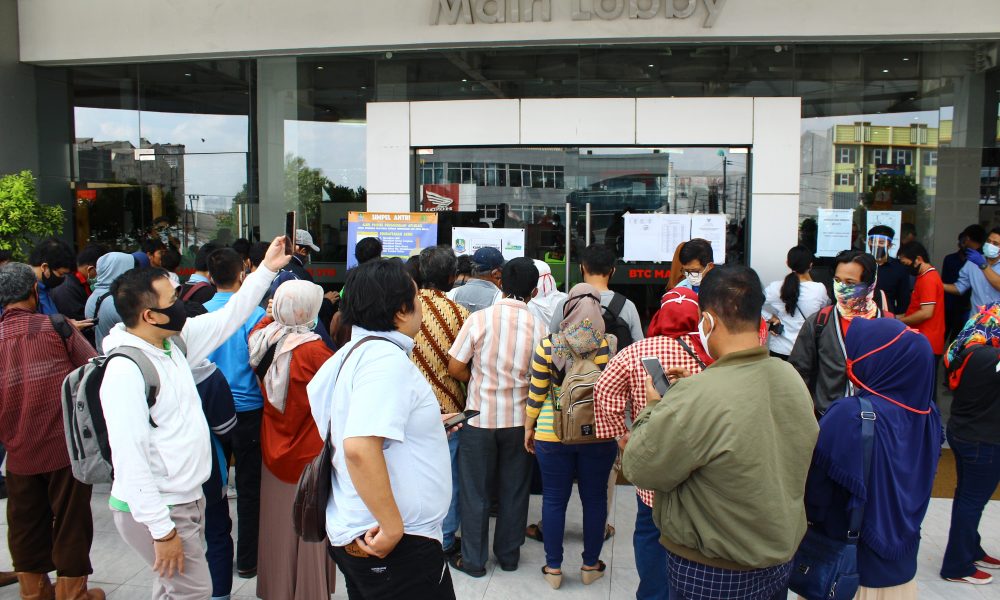 Perdana Buka di Masa Pandemi Covid-19, MPP Bekasi Langsung Diserbu Warga