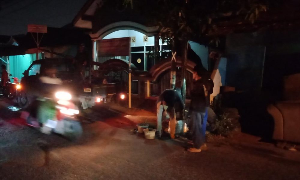 Duh! Surat Izinnya Kadaluarsa, Tiang Kabel Fiber Optik Masih Berjalan di Rawalumbu