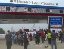 Duit Pembebasan Lahan Rp 218 Miliar Belum Dibayar Pengadilan, GT Tol Jatikarya 2 Diblokade Warga