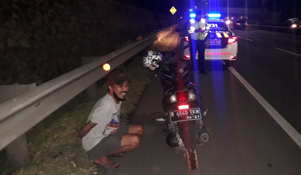 Pemotor Masuk Tol JORR, Polisi: Mabuk dan Sudah Dipulangkan