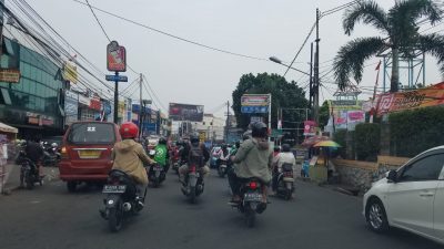 Suasana di Jalan Raya Hankam