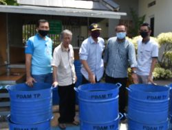 Hore… Warga Marga Mulya Dapat Bantuan CSR Tong Sampah dari PDAM Tirta Patriot