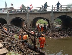 Kali Jambe Kembali Disesaki Sampah