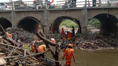 Kali Jambe Kembali Disesaki Sampah