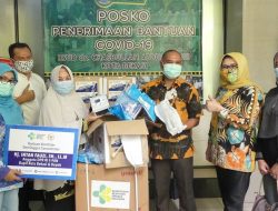 Intan Fauzi Serahkan Bantuan Alkes ke Rumah Sakit Depok dan Kota Bekasi